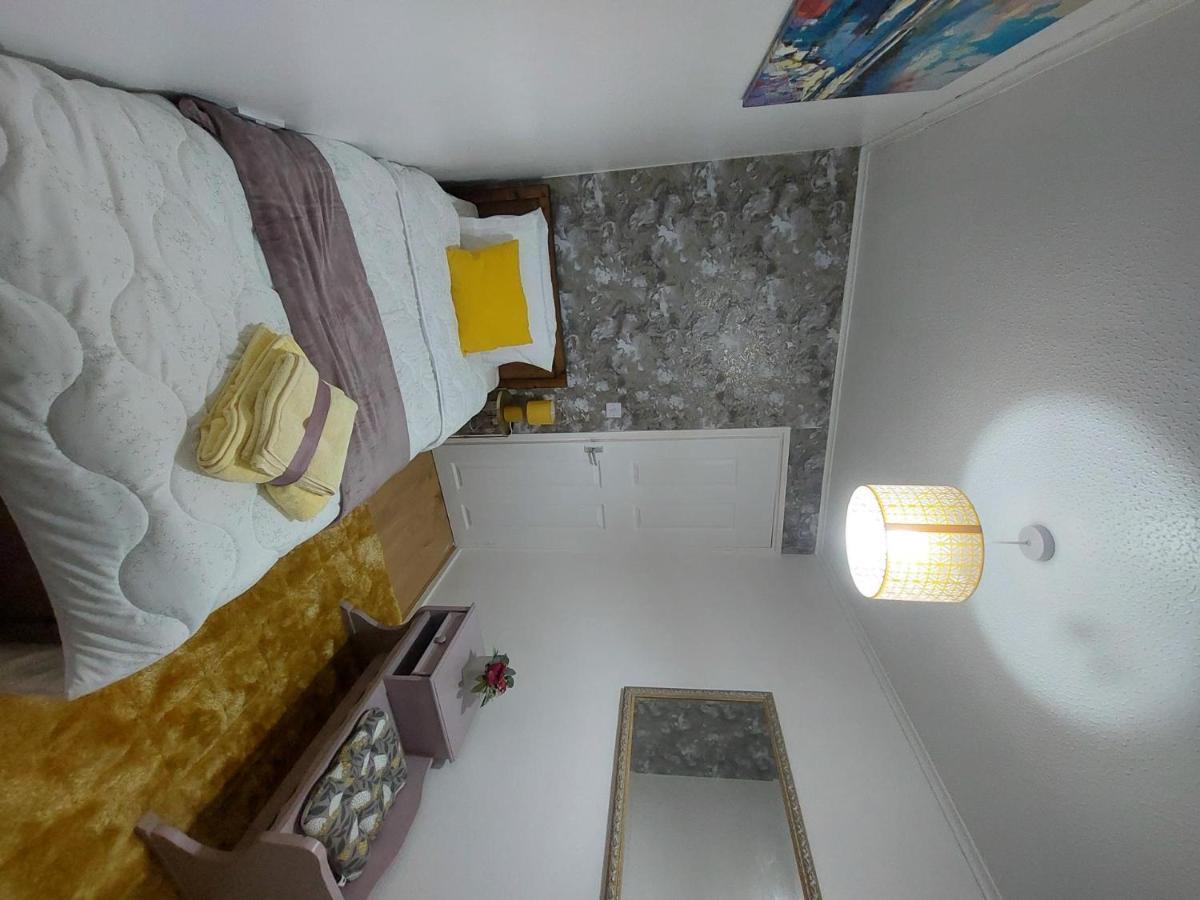 Lovely 2-Bed House In The Heart Of Woodhouse Leeds Лідс Екстер'єр фото