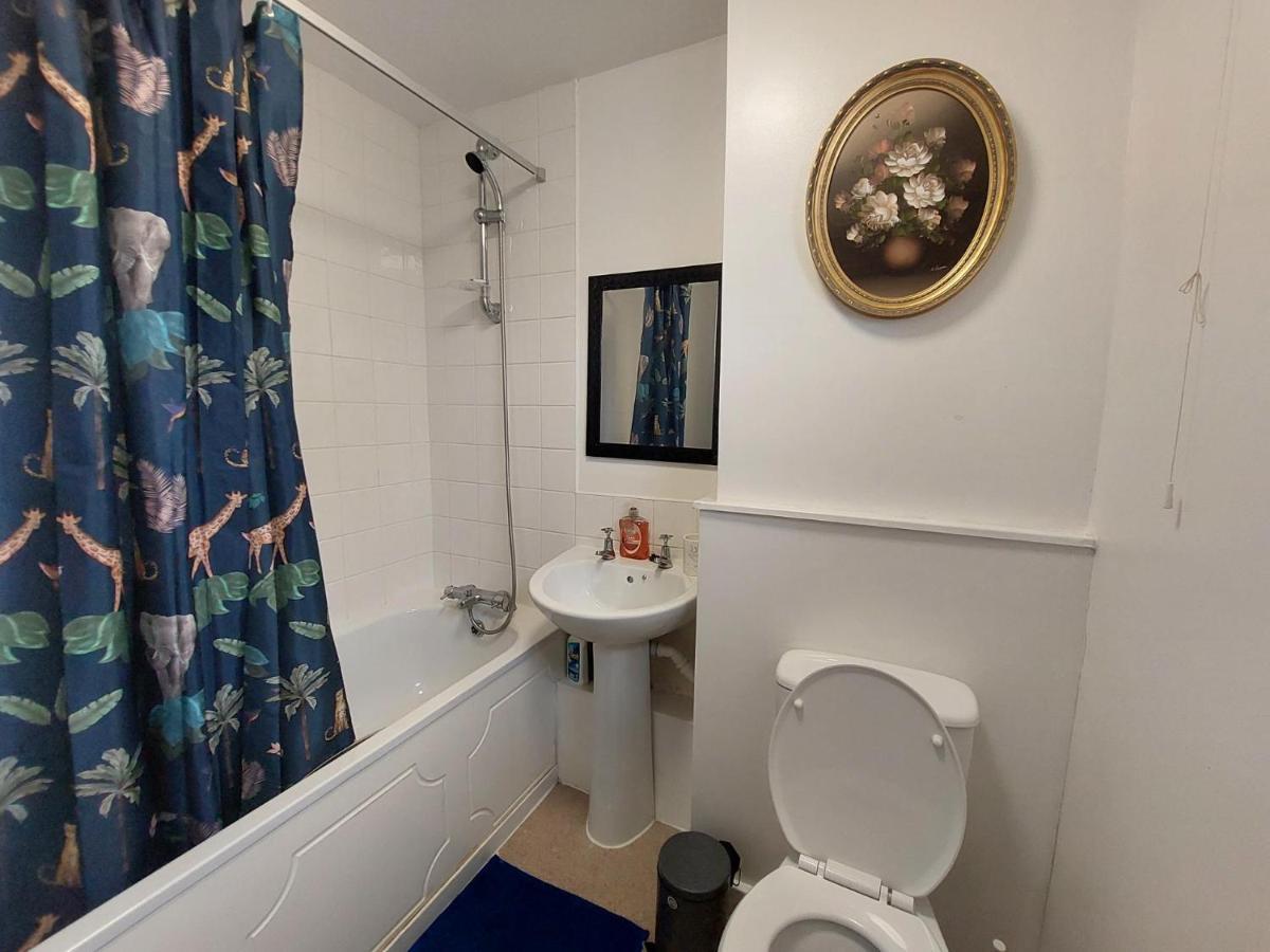 Lovely 2-Bed House In The Heart Of Woodhouse Leeds Лідс Екстер'єр фото