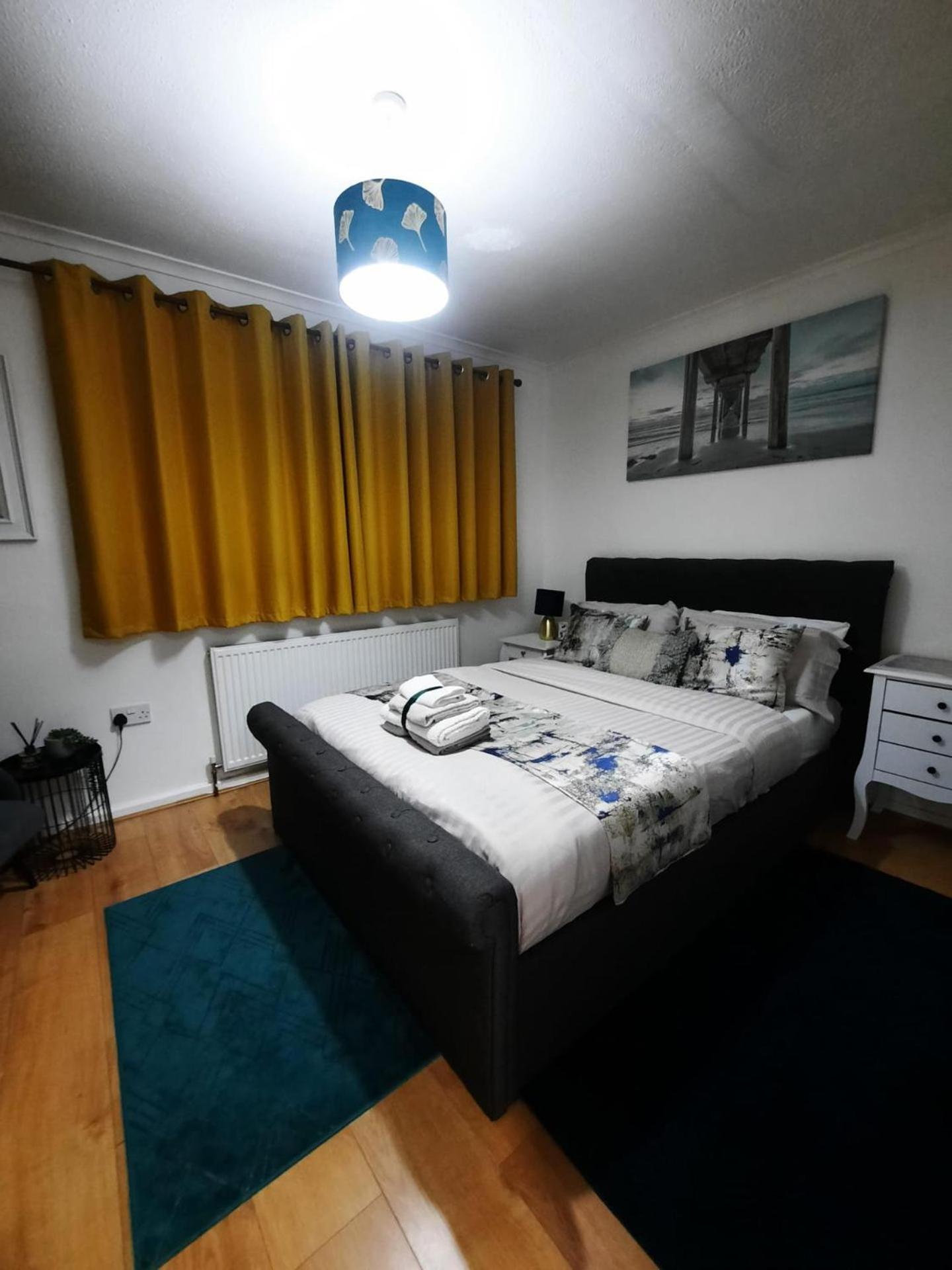 Lovely 2-Bed House In The Heart Of Woodhouse Leeds Лідс Екстер'єр фото