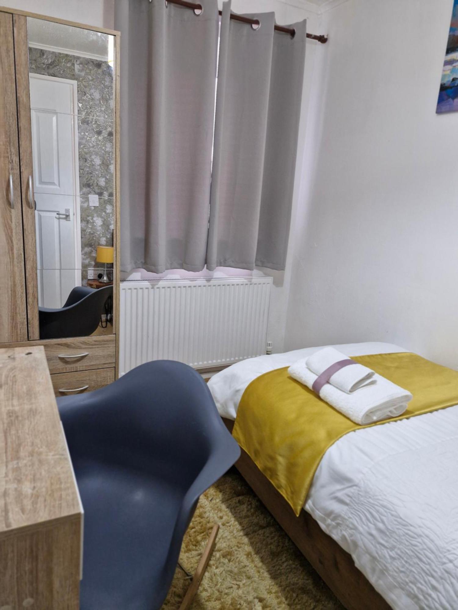 Lovely 2-Bed House In The Heart Of Woodhouse Leeds Лідс Екстер'єр фото